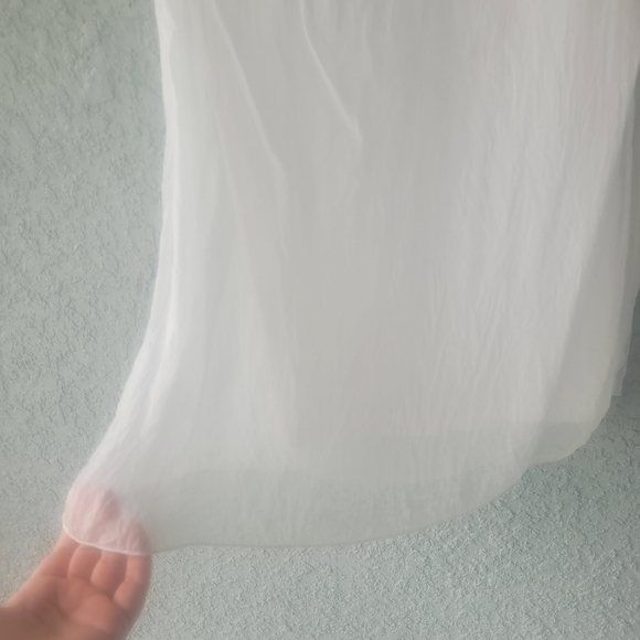 Via Signoria Silk Soft White Elegant Sleeveless Top - Picture 6 of 8